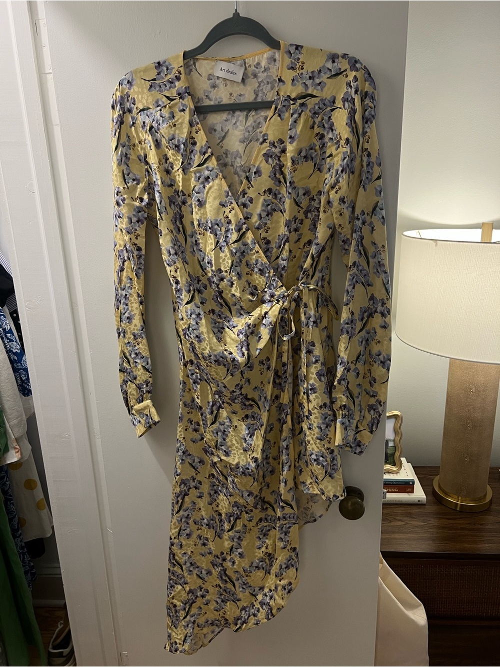 Art Dealer dress